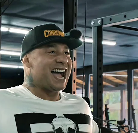 Chest day, still smiling, Tone